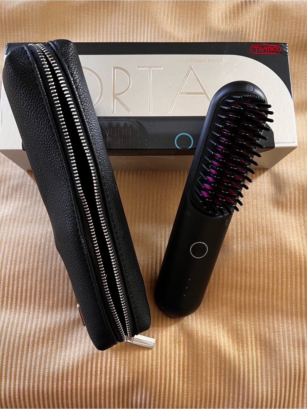 TYMO PORTA Portable Hair Straightening Brush — Black

✨ TYMO PORTA Portable Hair